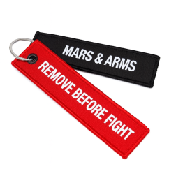 Přívěsek / Klíčenka REMOVE BEFORE FIGHT